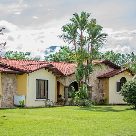 Linda Casa De Verano Con Amplias Zonas Verdes San Isidro De El General Exterior photo